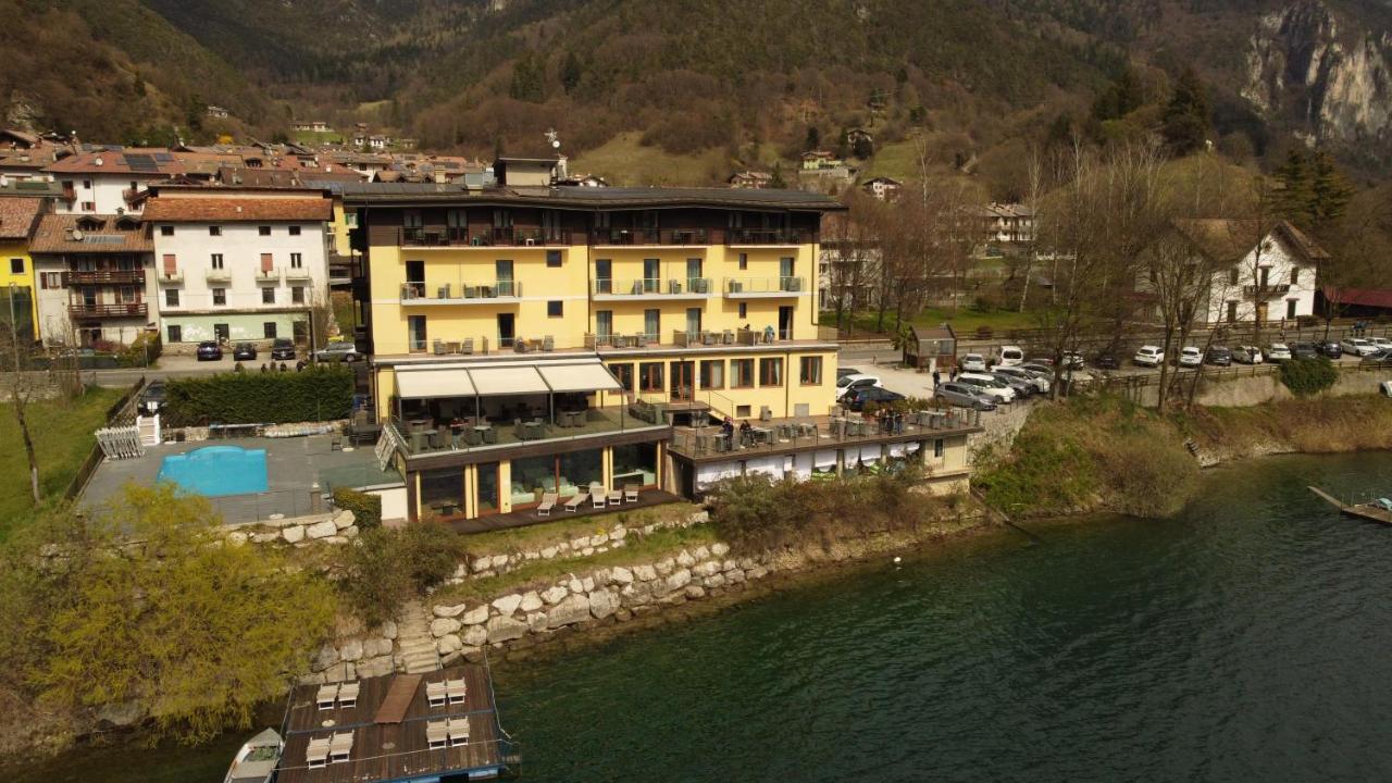 Albergo Mezzolago Eksteriør billede