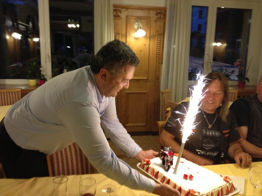 Albergo Mezzolago Eksteriør billede