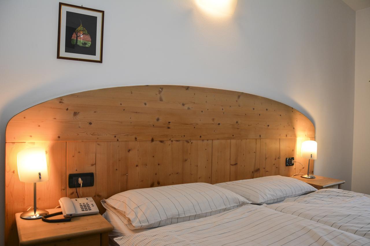 Albergo Mezzolago Eksteriør billede