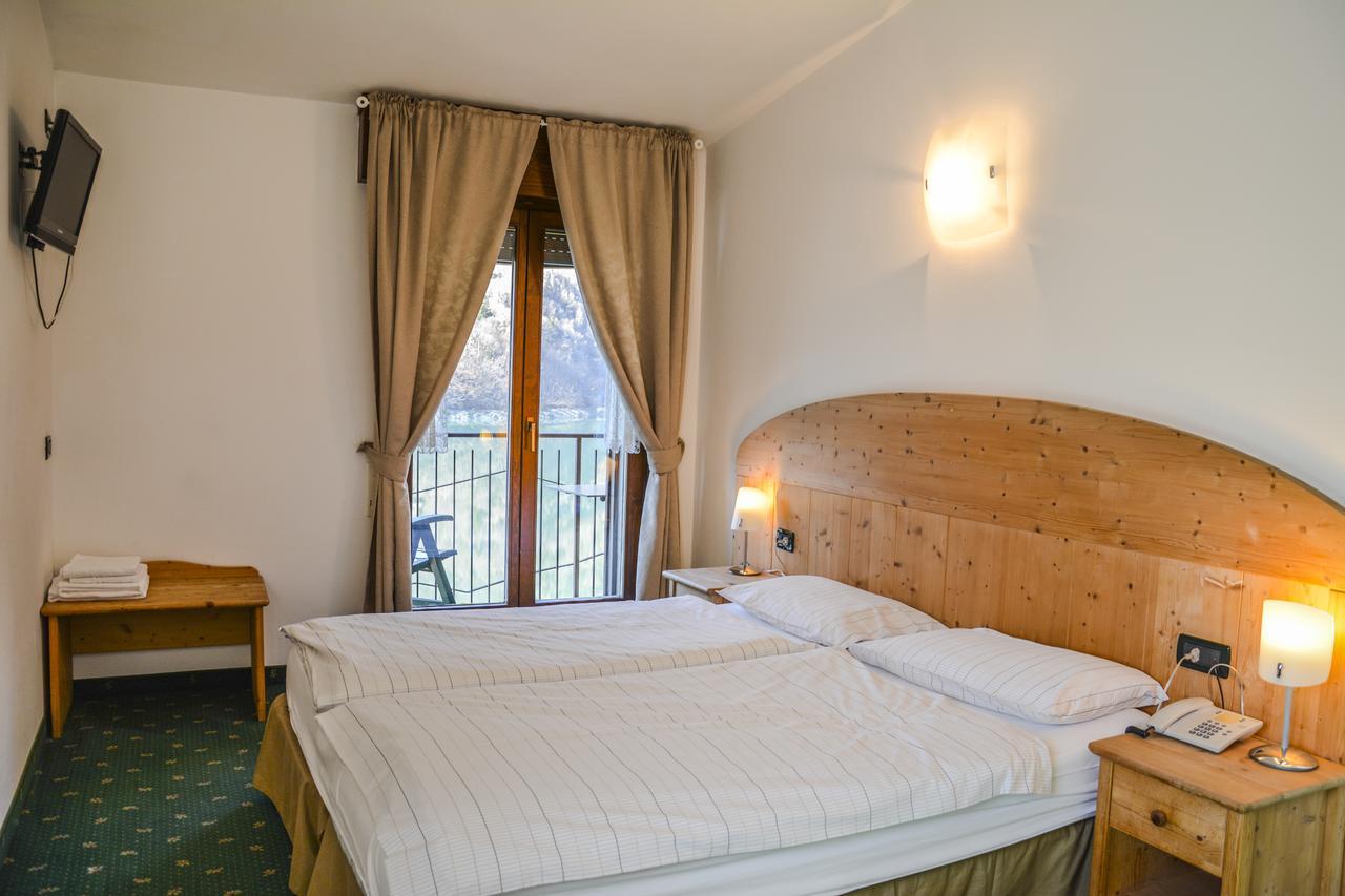 Albergo Mezzolago Eksteriør billede