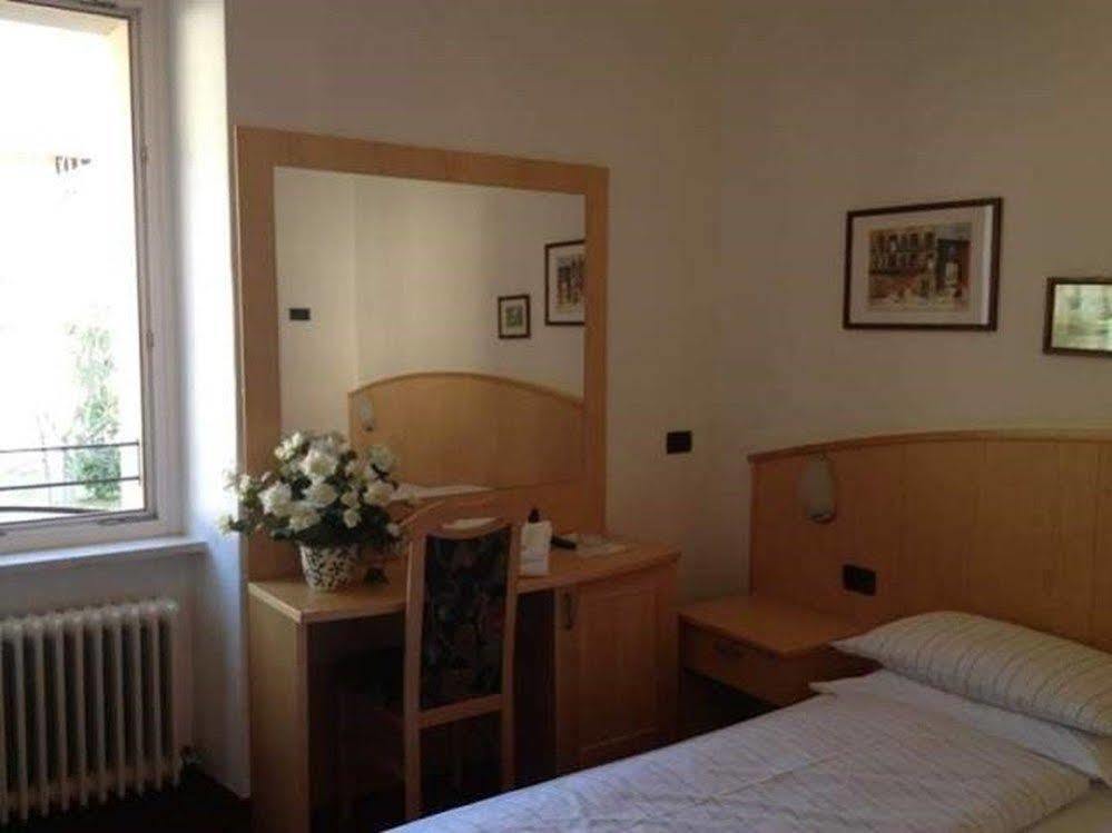 Albergo Mezzolago Eksteriør billede
