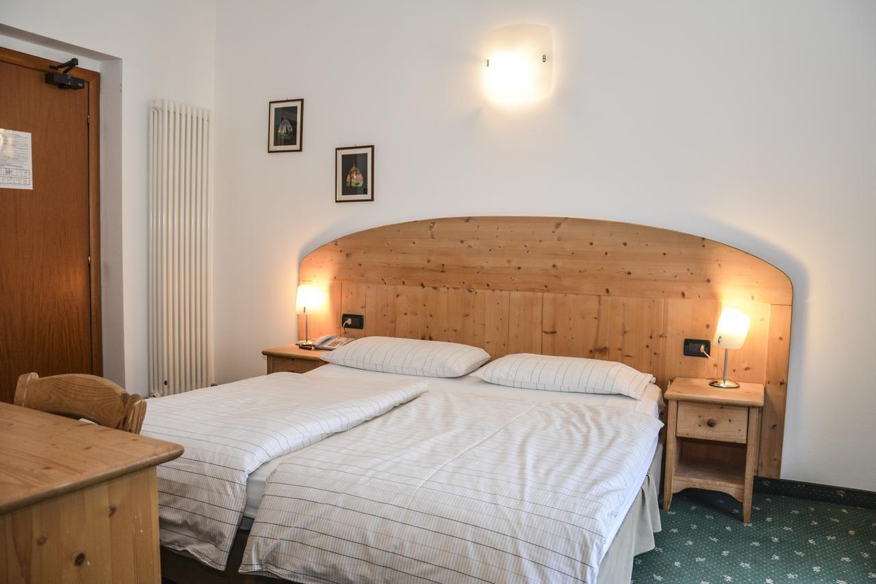 Albergo Mezzolago Eksteriør billede